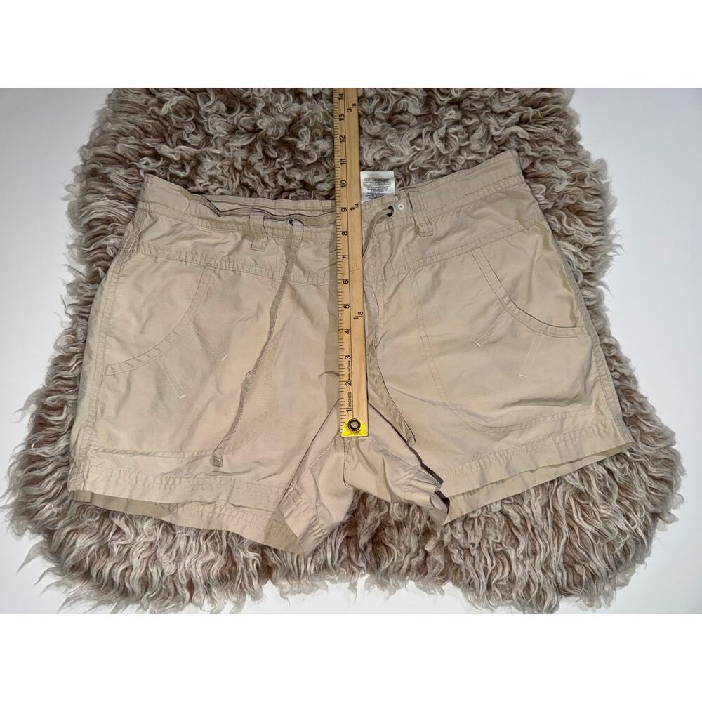 Columbia women’s tan light weight shorts - Picture 6 of 12